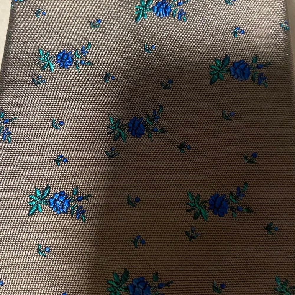 Paul Smith Gray Tie with Blue Floral Design - Picture 5 of 6